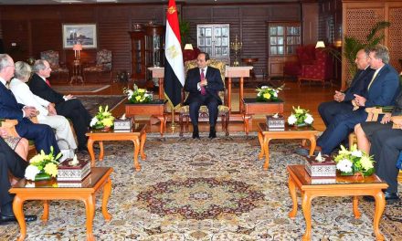 مجلس الشيوخ الأمريكي: مصر مقبلة على انتفاضة شعبية