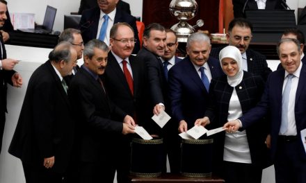 الأمتار الأخيرة في سباق التعديلات الدستورية في تركيا