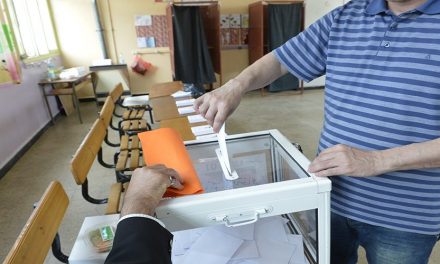 الانتخابات البرلمانية الجزائرية و تطلعات الشباب الجزائري