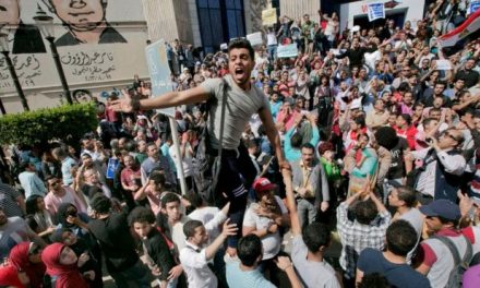 مصر: 121 معتقلاً في احتجاجات “تيران وصنافير”