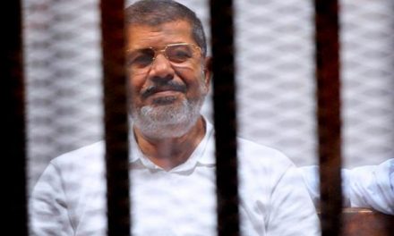 نجل الرئيس محمد مرسي: والدي يرسل تحياته للجميع وثقته بالله لا حدود لها