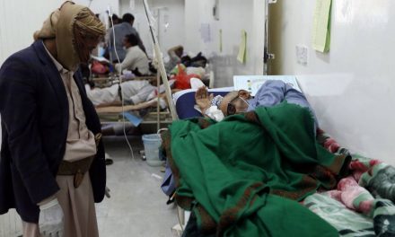 وباء الكوليرا طريقا إلى أمعاء اليمنيين الخاوية