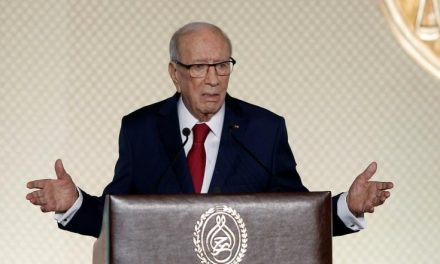 الرئيس التونسي يثير جدلا بدعوته للمساواة في الإرث