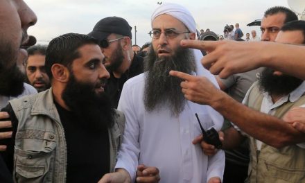 حكم بإعدام رجل الدين اللبناني أحمد الأسير وبسجن فضل شاكر
