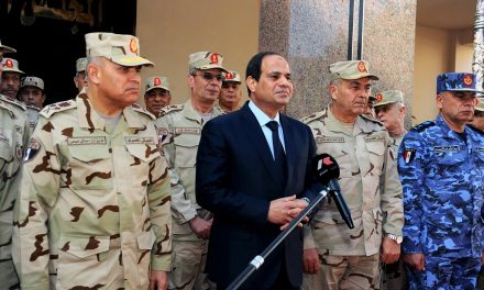 قادة الجمبري وسلاح السمك بالجيش يثيرون سخرية المصريين