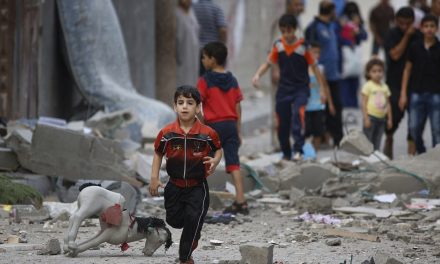 معاناة الفلسطينين مستمرة ..95 ألف طفل تحت خط الفقر