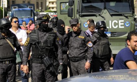 قوات الأمن تلقي القبض على العميد محمود قطري ضابط الشرطة السابق