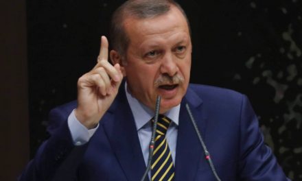 تركيا بعين عربية| حمور: القيادة التركية تلعب بذكاء مع الوضع السوري، وذلك يساهم ببقاء تركيا على مسافة واحدة من السوريين وقريبة من الشعب السوري.