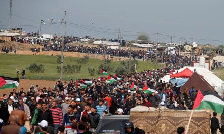 غزة تودع شهدائها ودعوات لإستمرار فعاليات مسيرة العودة الكبرى