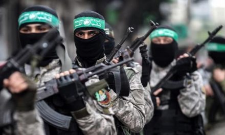 غزة.. مناورات دفاعية للقسام والإحتلال يقصف مواقع للمقاومة