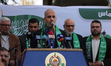 حماس تستنكر الاعتداء على موكب الحمد الله وتستهجن اتهامات السلطة