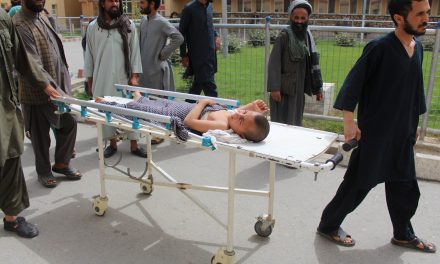 مئات الأطفال بين قتلى وجرحى في غارة أمريكية على مدرسة قرأنية في أفغانستان