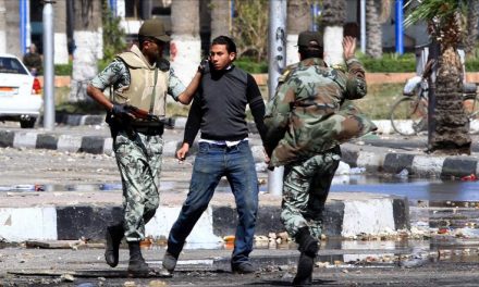 مصطفى عزب: المحاكمات العسكرية وصمت عار في جبين النظام المصري الحالي