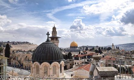 في المنتصف| سالم عطا الله : أي دفاع عن القدس من مجلس  يعقد تحت رعاية الكيان الصهيوني