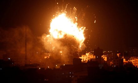 الإعلامي يونس أبو جراد يُعلق على قصف طيران الاحتلال فضائية الأقصى في غزة