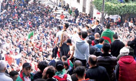 تصاعد الاحتجاجات في الجزائر .. وتفاؤل بشأن آثارها