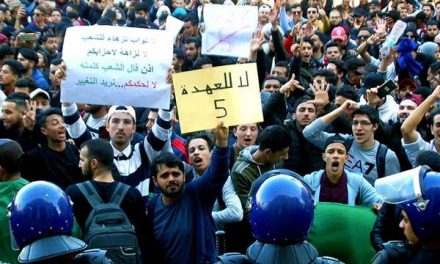 لا للعهدة الخامسة … هل يجبر الشعب الجزائري بوتفليقة على التراجع؟