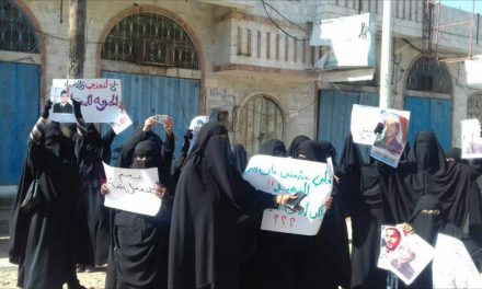والدة أحد المعتقلين قسريا في عدن : ممنوع من زيارة أبنائنا والأمن يقوم بترهيبنا !