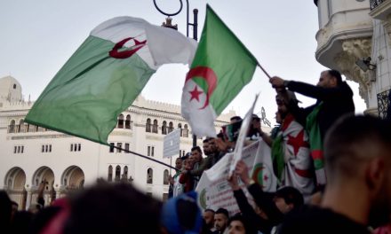 تظاهرات في العاصمة الجزائرية احتجاجا على رسالة بوتفليقة | تقرير :أحمد علوش