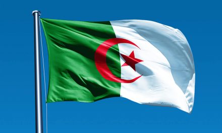 عاشت الجزائر حرة في سلام