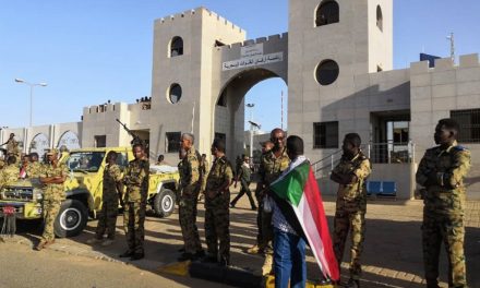 بيان الجيش السوداني .. انقلاب عسكري أم استجابة لمطالب المحتجين ؟