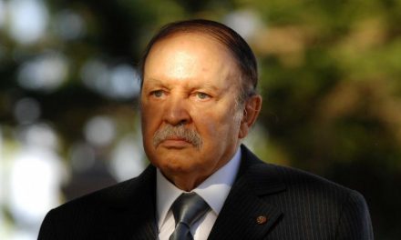الرئيس الجزائري عبد العزيز بوتفليقة يقرر الاستقالة خلال الشهر الحالي