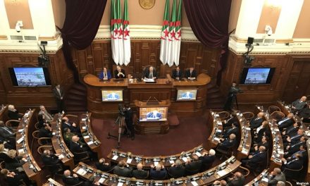 هل يجتمع البرلمان الجزائري بالرغم من رفض الشعب له؟