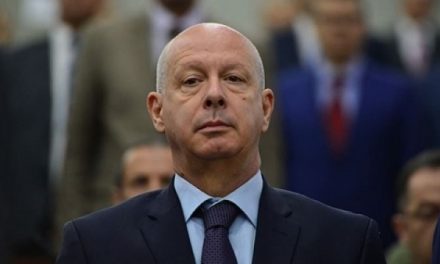 تحقيقات الفساد تطاول وزير المالية الجزائري وقائد الشرطة السابق