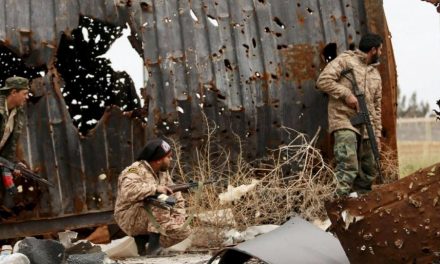 ليبيا .. تواصل الاشتباكات وحفتر يتمسك بالحل العسكري في طرابلس