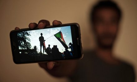بعد عودة الانترنت السودانيون ينشرون مجزرة فض الاعتصام