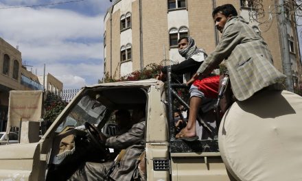 الحوثي يفاخر بانتصاراته واستمرار اختلاف الحلفاء في اليمن