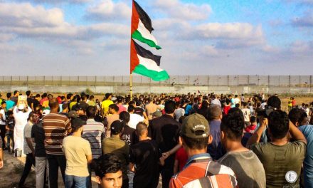 عشرات الإصابات خلال مسيرات العودة.. والفلسطينون يطالبون بإسقاط إتفاية أوسلو