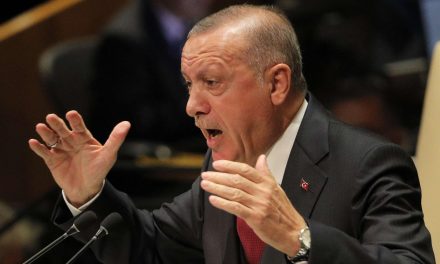 د. يوسف كاتب أوغلو: أردوغان يؤمن بقضيته من خلال لهجته ونبرة الصوت والأداء.