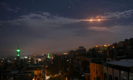 غارات جوية مجهولة تستهدف مواقع إيرانية في البوكمال السورية