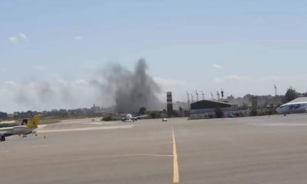 حفتر يستهدف مطار معيتيقة والسراج يقول لا مكان للعسكر في ليبيا