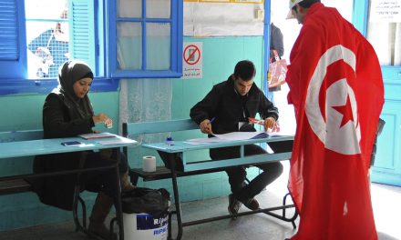 حقيقة نجاح تونس في اختبار الديمقراطية