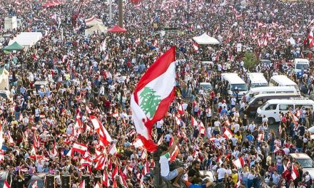 استمرار الاحتجاجات اللبنانية رغم وعود الحكومة بالإصلاح