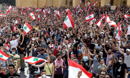 احتجاجات لبنان تدخل يومها الرابع.. وتوقعات بمظاهرات “ضخمة”