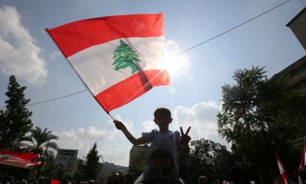 أحد الضغط يوحد الثوار في لبنان ويملأ الساحات!