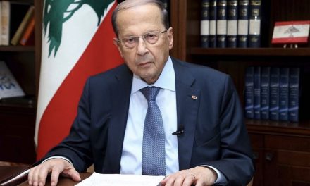 الرئيس اللبناني ميشال عون يصب النار على زيت الاحتجاجات