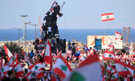 لبنان.. التظاهرات مستمرة والمحتجين يرفضون حكومة تكنوسياسية