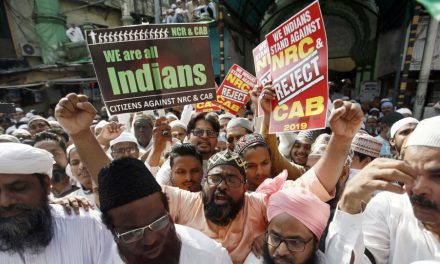 شاهد.. مواطن هندي يستغيث بالأمة الإسلامية