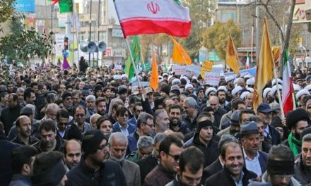 توسع الاحتجاجات الإيرانية .. وخلافات في مراكز النظام