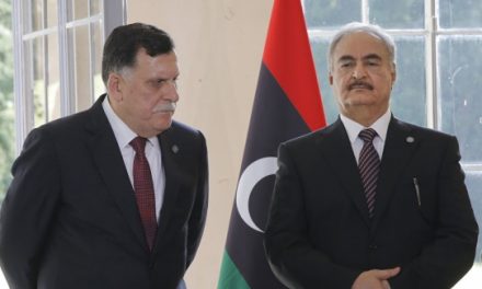 ليبيا.. السراج وحفتر في موسكو لتوقيع اتفاقية وقف إطلاق النار