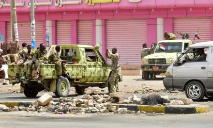شاهد.. تمرد أجهزة أمنية في السودان وإطلاق نار في محيط مقر المخابرات بالخرطوم