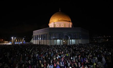شاهد.. حشد مهيب ورائع لصلاة الفجر في جميع مدن فلسطين المحتلة