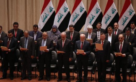 العراق.. مصير مجهول للحكومة الجديدة مع استمرار المشاورات