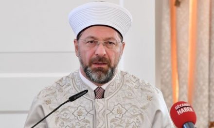 تركيا توقف صلاة الجمعة وصلاة الجماعة بالمساجد