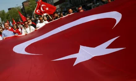 تركيا تحتفل بصدها للإنقلاب والعالم يهنئ وأسباب الغاء الحج لوزير خارجيتها