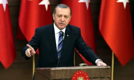 أردوغان يطالب أمريكا بالانسحاب من سوريا
